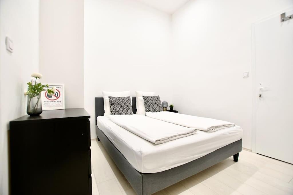 Standard Apartment By Hi5-St. King Mini Studio Boedapest Buitenkant foto