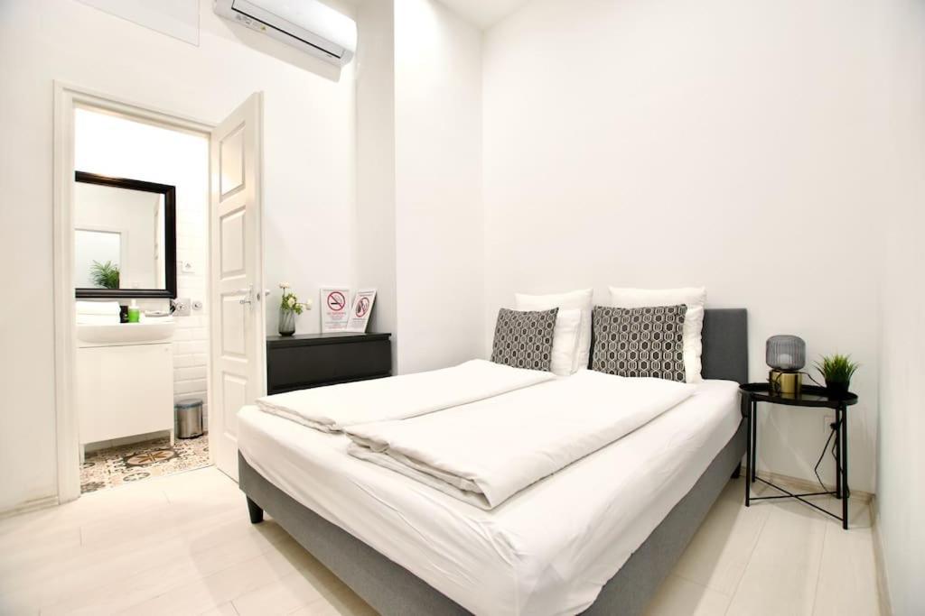 Standard Apartment By Hi5-St. King Mini Studio Boedapest Buitenkant foto